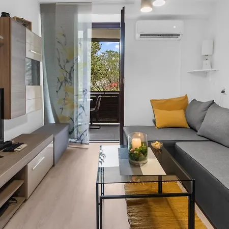 Marina Apartment *